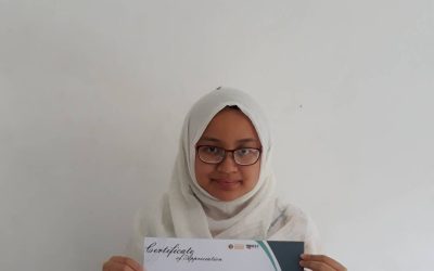 Hanifah Rahadianty menerima penghargaan dari International Student Conference on Asian African Studies