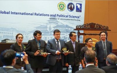 ICON-IR, Diskusi Panel yang Produktif